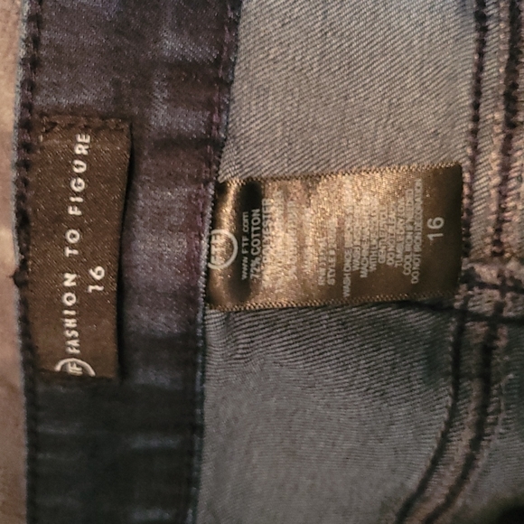 Fashion To Figure Denim Shorts - Plus Size 16 - Picture 3 of 3